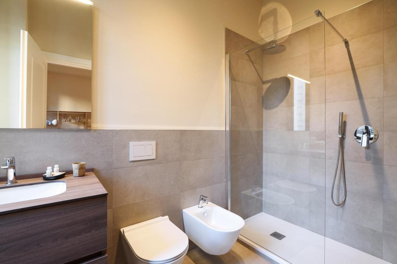 Luxury San Babila Apartment Milan Bagian luar foto